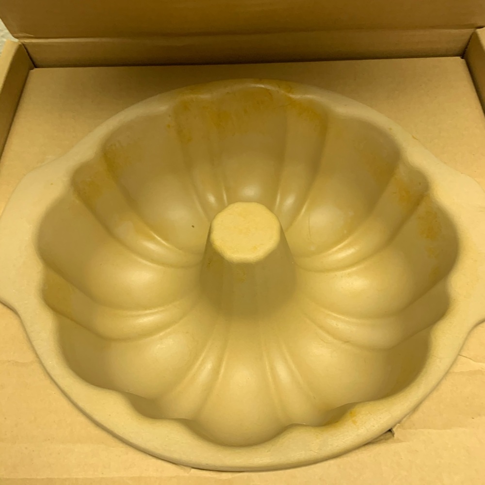 Pampered Chef Stoneware Fluted Pan